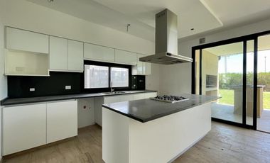Casa en venta en Araucarias Puertos del Lago - A Estrenar
