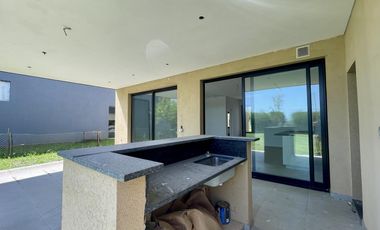 Casa en venta en Araucarias Puertos del Lago - A Estrenar