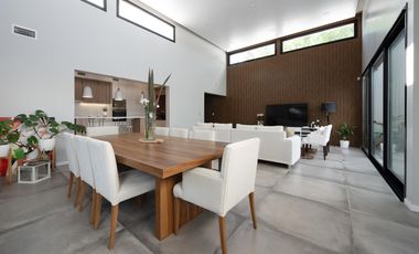 Venta casa de tres dormitorios en suite con galeria, parrillero y pileta. La Rinconada, Ibarlucea