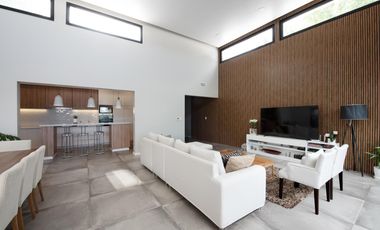 Venta casa de tres dormitorios en suite con galeria, parrillero y pileta. La Rinconada, Ibarlucea