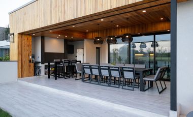 Venta casa de tres dormitorios en suite con galeria, parrillero y pileta. La Rinconada, Ibarlucea