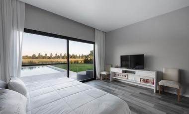 Venta casa de tres dormitorios en suite con galeria, parrillero y pileta. La Rinconada, Ibarlucea