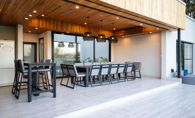Venta casa de tres dormitorios en suite con galeria, parrillero y pileta. La Rinconada, Ibarlucea