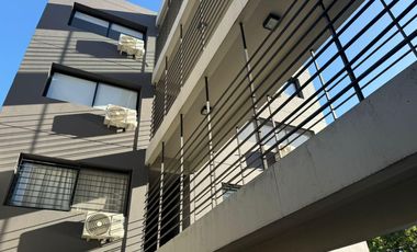 Departamento en venta en San Isidro, 3 ambientes con cochera doble.