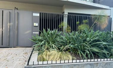 Departamento en venta en San Isidro, 3 ambientes con cochera doble.