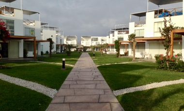 Casa de Playa en fila V-2  en Condominio Asia del Mar