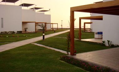 Casa de Playa en fila V-2  en Condominio Asia del Mar