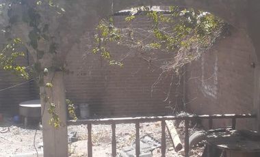 Casa de 3 pisos frente a la Panamericana Norte - La Libertad