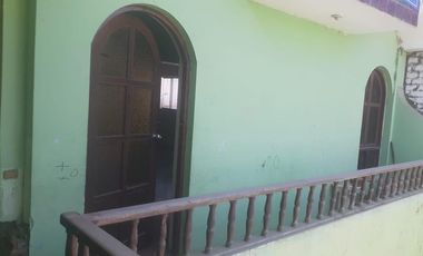 Casa de 3 pisos frente a la Panamericana Norte - La Libertad