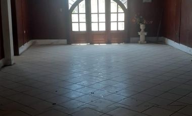 Casa de 3 pisos frente a la Panamericana Norte - La Libertad