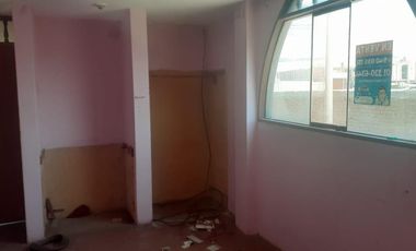 Casa de 3 pisos frente a la Panamericana Norte - La Libertad