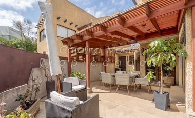 Casa en Venta en A pasos de calle Blanca estela