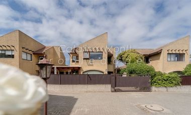 Casa en Venta en A pasos de calle Blanca estela