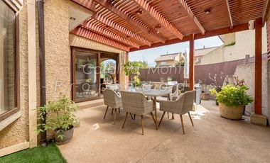 Casa en Venta en A pasos de calle Blanca estela