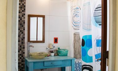 VENTA CASA UN DORMITORIO CON PILETA EN ROLDAN