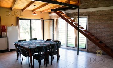 VENTA CASA UN DORMITORIO CON PILETA EN ROLDAN