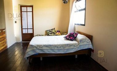 VENTA CASA UN DORMITORIO CON PILETA EN ROLDAN