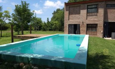 VENTA CASA UN DORMITORIO CON PILETA EN ROLDAN