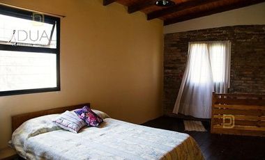 VENTA CASA UN DORMITORIO CON PILETA EN ROLDAN
