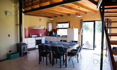 VENTA CASA UN DORMITORIO CON PILETA EN ROLDAN