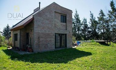 VENTA CASA UN DORMITORIO CON PILETA EN ROLDAN