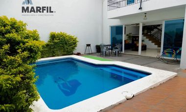 Casa Residencial Céntrica con Alberca en VENTA en Lomas Vista Hermosa Colima