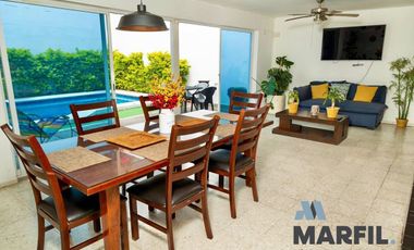 Casa Residencial Céntrica con Alberca en VENTA en Lomas Vista Hermosa Colima