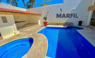 Casa en Venta con Alberca en Lomas Vista Hermosa Colima cerca Av Felipe Sevilla