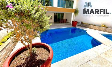 Casa en Venta con Alberca en Lomas Vista Hermosa Colima cerca Av Felipe Sevilla