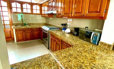 Casa en Venta con Alberca en Lomas Vista Hermosa Colima cerca Av Felipe Sevilla