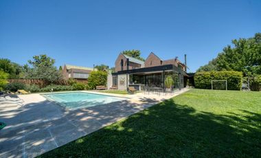 Casa venta Fisherton 3 dormitorios Pileta quincho jardin