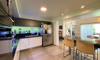 Casa venta Fisherton 3 dormitorios Pileta quincho jardin