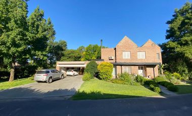 Casa venta Fisherton 3 dormitorios Pileta quincho jardin