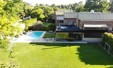 Casa venta Fisherton 3 dormitorios Pileta quincho jardin