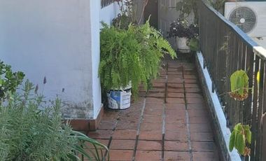 Casa en  Boedo Lote Propio con local