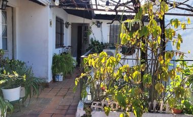 Casa en  Boedo Lote Propio con local