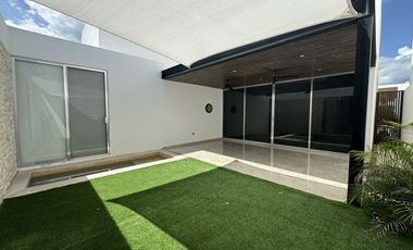 CASA EN VENTA AMUEBLADA Y DE 1 PISO EN PRIVADA EL ORIGEN XCANATÚN, MÉRIDA .