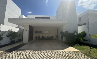 CASA EN VENTA AMUEBLADA Y DE 1 PISO EN PRIVADA EL ORIGEN XCANATÚN, MÉRIDA .