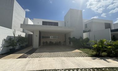 CASA EN VENTA AMUEBLADA Y DE 1 PISO EN PRIVADA EL ORIGEN XCANATÚN, MÉRIDA .