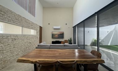 CASA EN VENTA AMUEBLADA Y DE 1 PISO EN PRIVADA EL ORIGEN XCANATÚN, MÉRIDA .