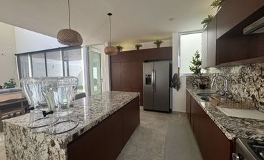 CASA EN VENTA AMUEBLADA Y DE 1 PISO EN PRIVADA EL ORIGEN XCANATÚN, MÉRIDA .