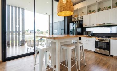Casa en venta en Pinamar. Barrio Ecuestre