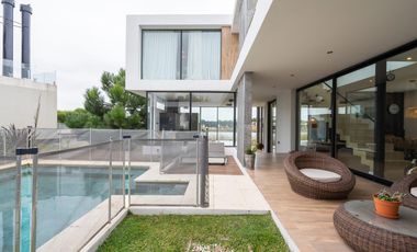 Casa en venta en Pinamar. Barrio Ecuestre