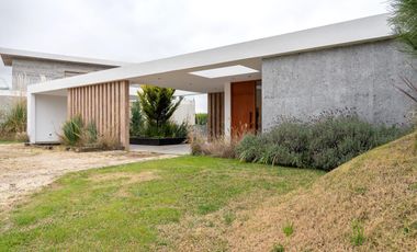 Casa en venta en Pinamar. Barrio Ecuestre
