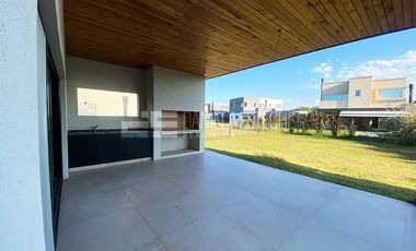 Casa en  Puertos Barrio Araucarias