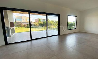 Casa en  Puertos Barrio Araucarias