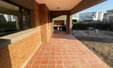Hermosa casa a Estrenar con piscina