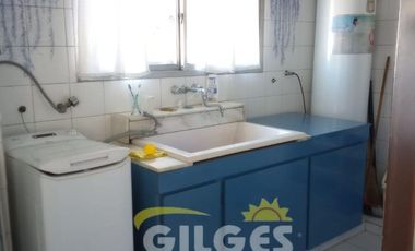 Venta de CHalet 5 Amb. en 2 Ptas. S/L 8.66x25M²,   en Ramos Mejia - Muy Buen Estado