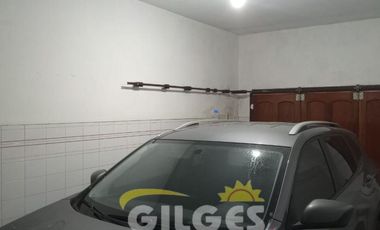 Venta de CHalet 5 Amb. en 2 Ptas. S/L 8.66x25M²,   en Ramos Mejia - Muy Buen Estado