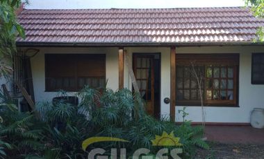 Venta de CHalet 5 Amb. en 2 Ptas. S/L 8.66x25M²,   en Ramos Mejia - Muy Buen Estado